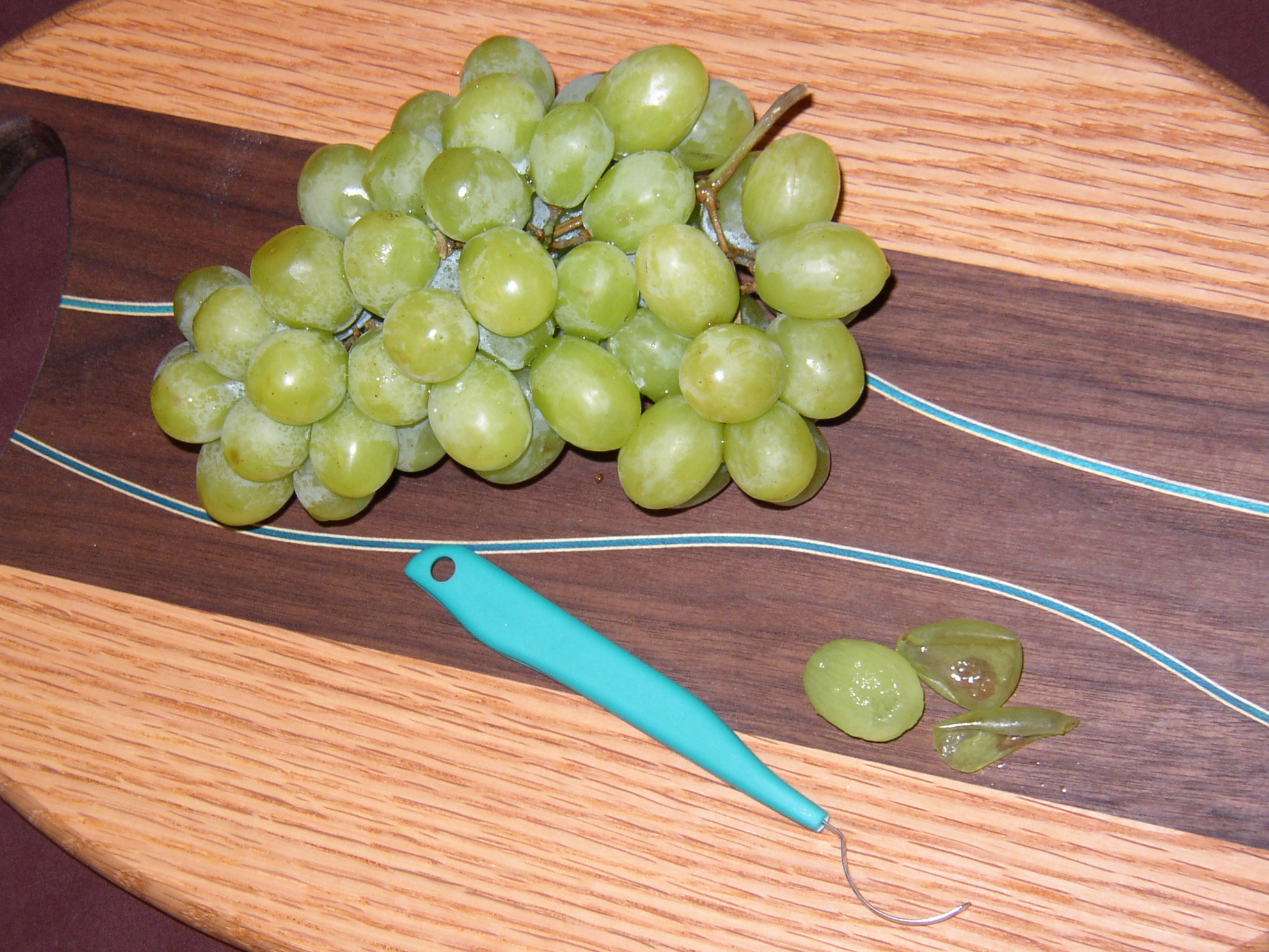 http://www.cookeryware.com/images/grapepeeler.jpg