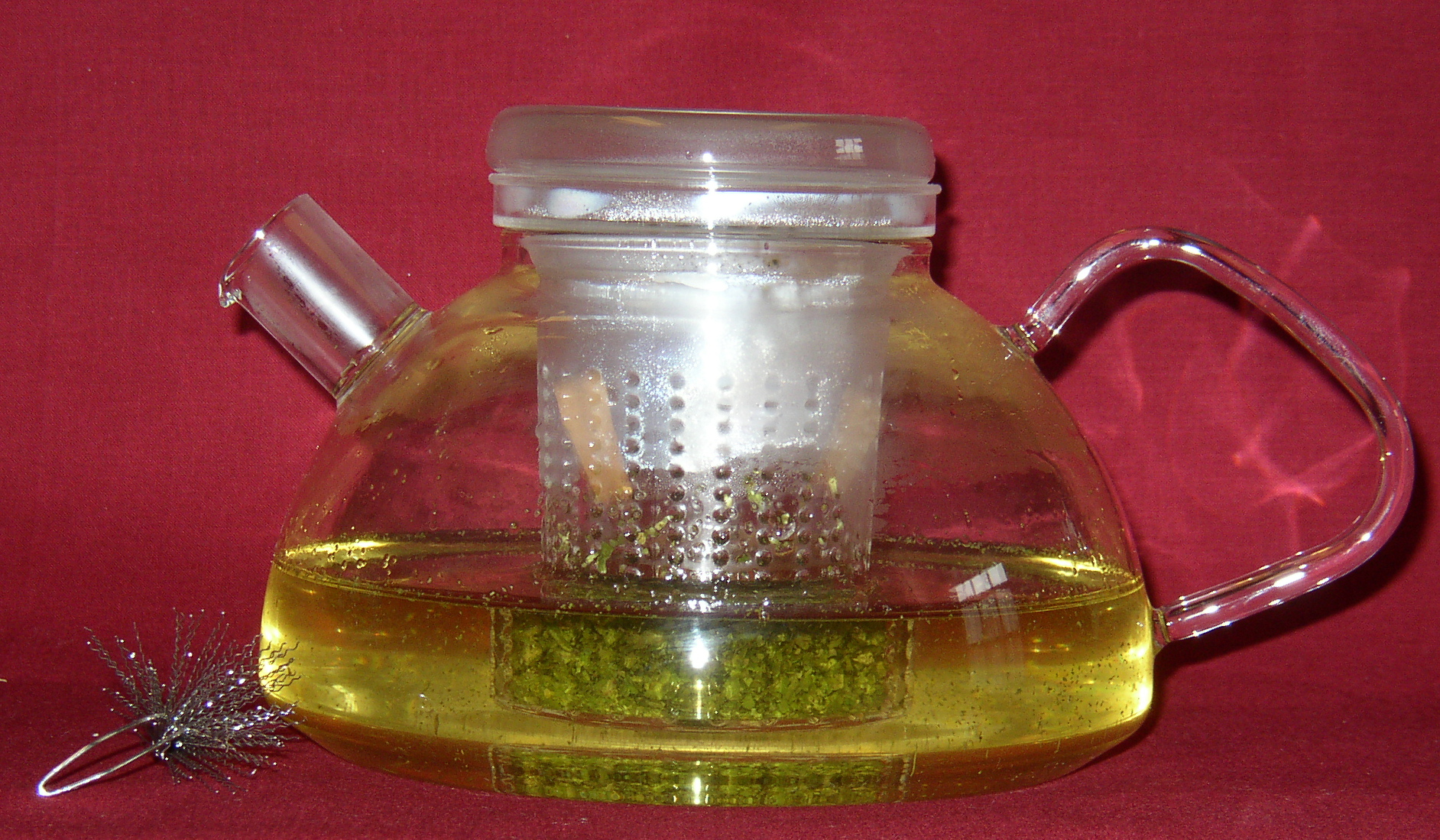 Glass teapot with infuser